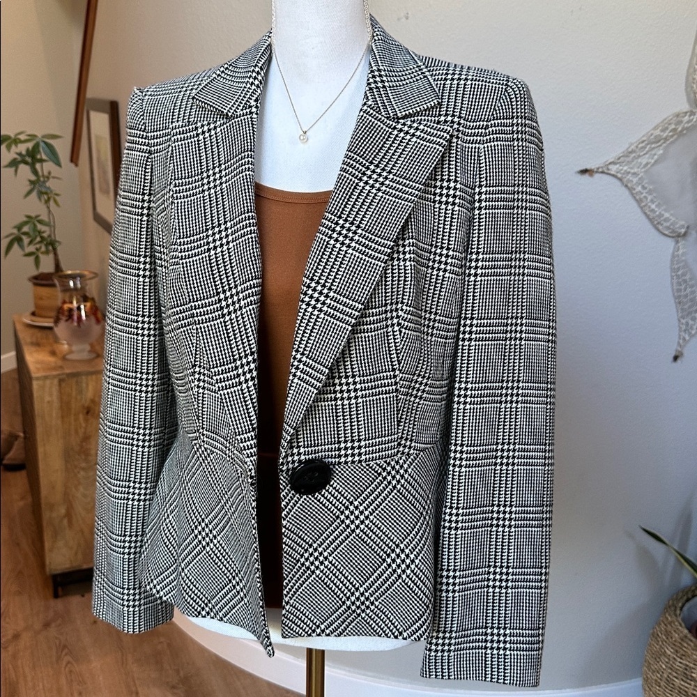 Liz Claiborne Plaid Peplum Short structured One Button Fitted Blazer.